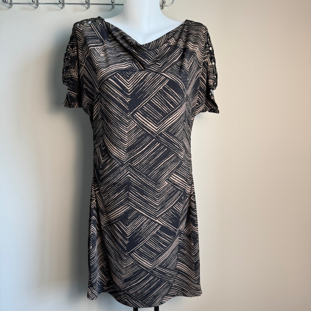 Banana Republic Factory Aztec Geometric Short Sleeve Dress‎ Size Medium Stretchy